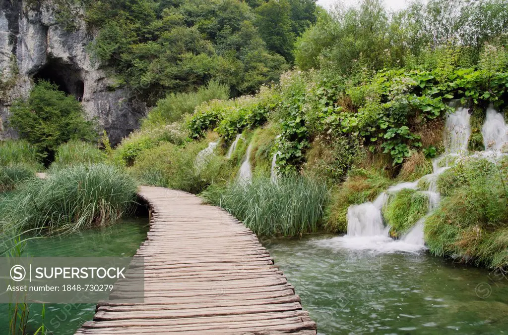 Boardwalk and waterfall in the Plitvice Lakes National Park, UNESCO World Heritage Site, Plitvicka Jezera, Lika-Senj, Croatia, Europe