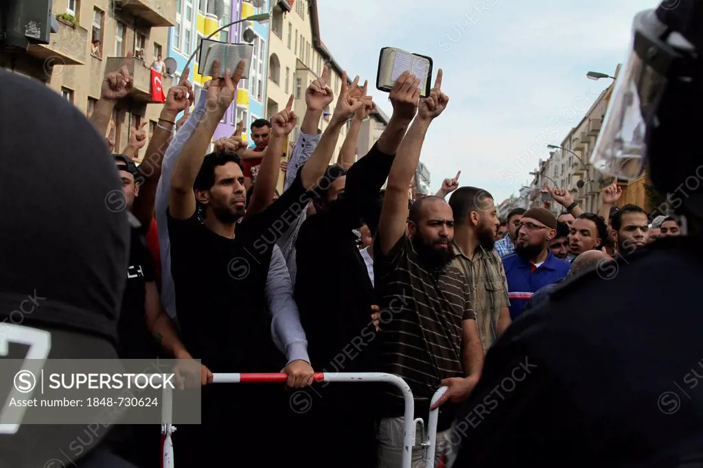 Protest against an anti-Islamic rally by the minor political party Pro Deutschland in front of a mosque in Berlin-Neukoelln, agitated demonstrators ho...