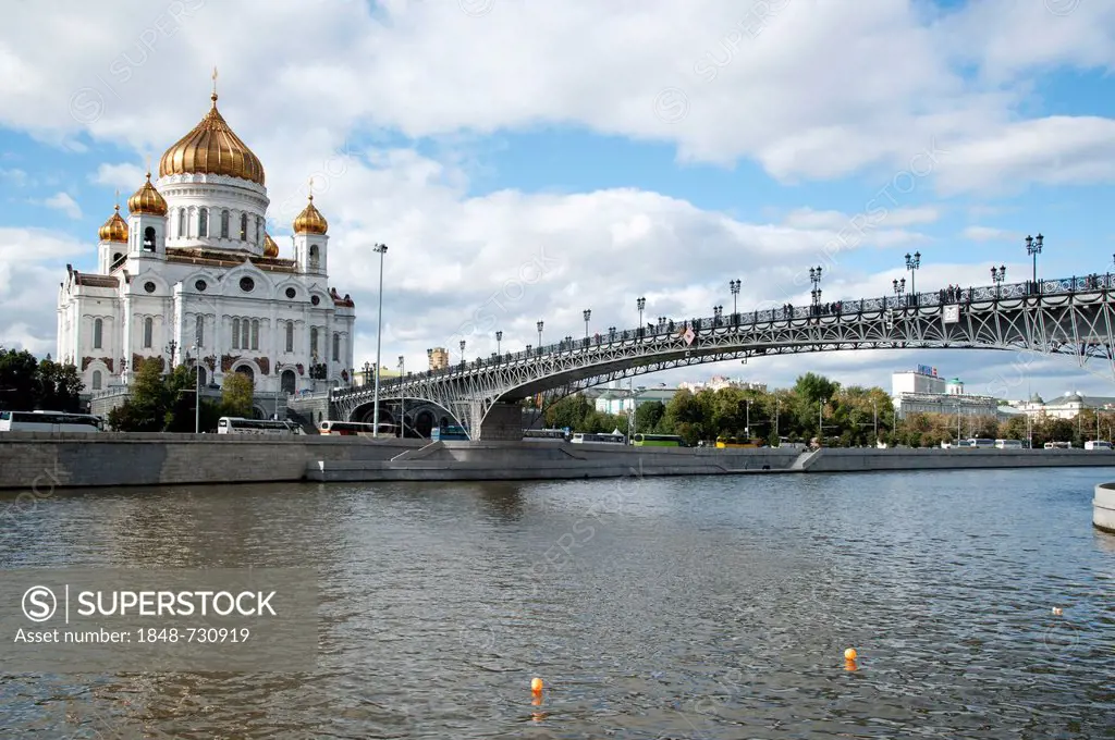 Cathedral of Christ the Saviour on the banks of the Moskva river, Moscow, Russia