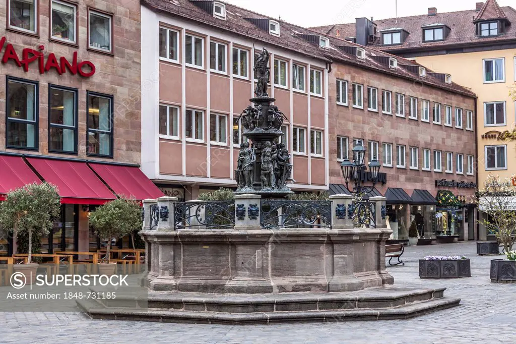 Tugendbrunnen, Fountain of the Virtues, in front of St. Lawrence's Church, built by Benedikt Wurzelbauer between 1584 and 1589, Nuremberg, Franconia, ...