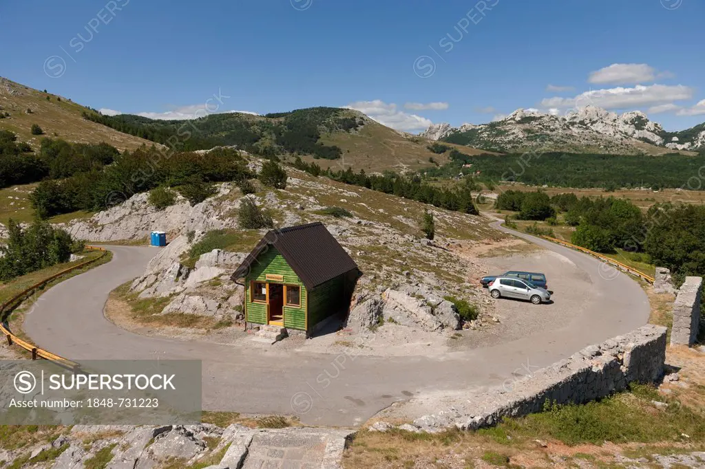 Pass road, Dalmatian Mountains, Dalmatia, Croatia, Southern Europe, Europe
