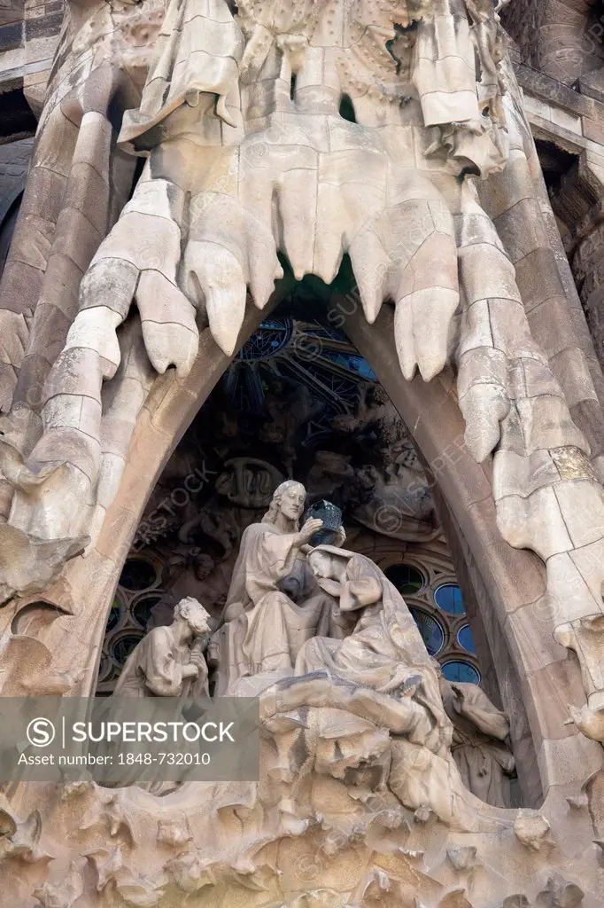 Nativity scene, Mercy Portal on the east façade, church of La Sagrada Familia by Antoni Gaudi, Barcelona, Catalonia, Spain, Europe, PublicGround
