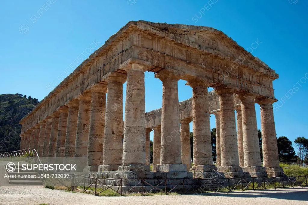 Doric temple of the Elymians, Segesta, Province of Trapani, Sicily, Italy, Europe