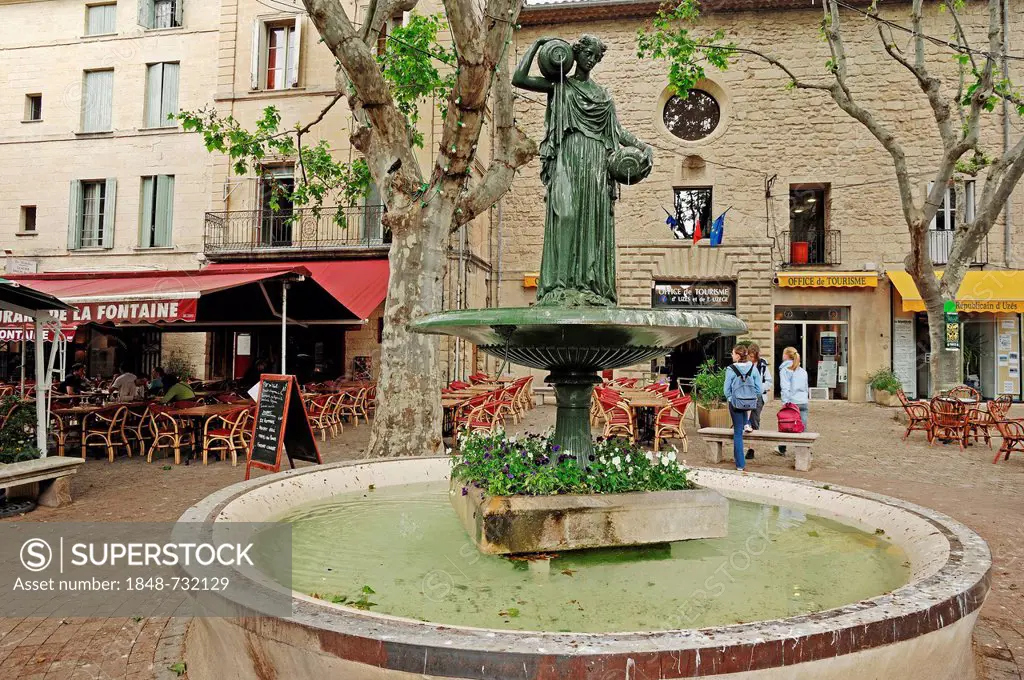 Fountain in Uzes, Gard, Languedoc-Roussillon, Southern France, France, Europe, PublicGround