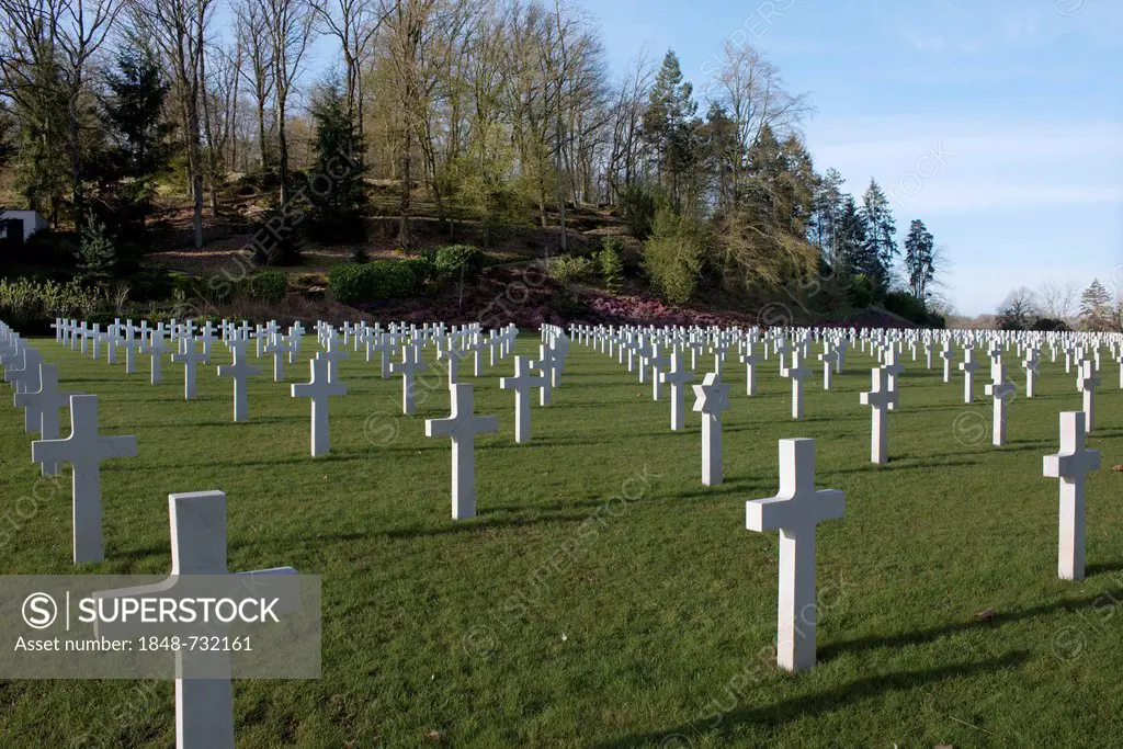 Marble crosses, headstones, at the Aisne-Marne American Cemetery and Memorial, First World War, battle in the forest of Belleau, 1918, Département Ais...