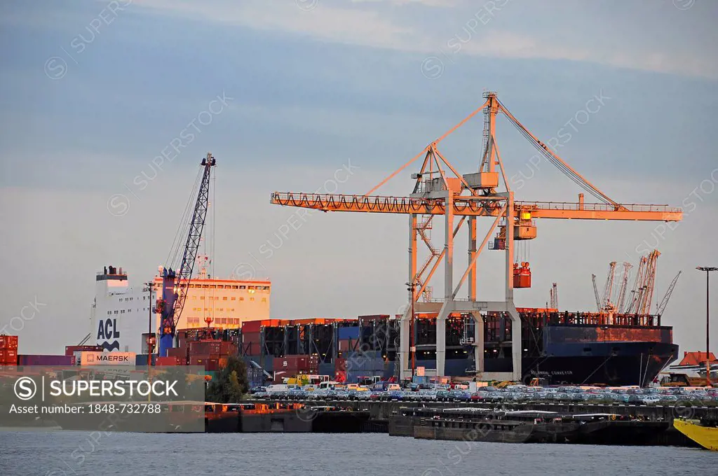 Container ship, Port of Hamburg, Hamburg, Germany, Europe
