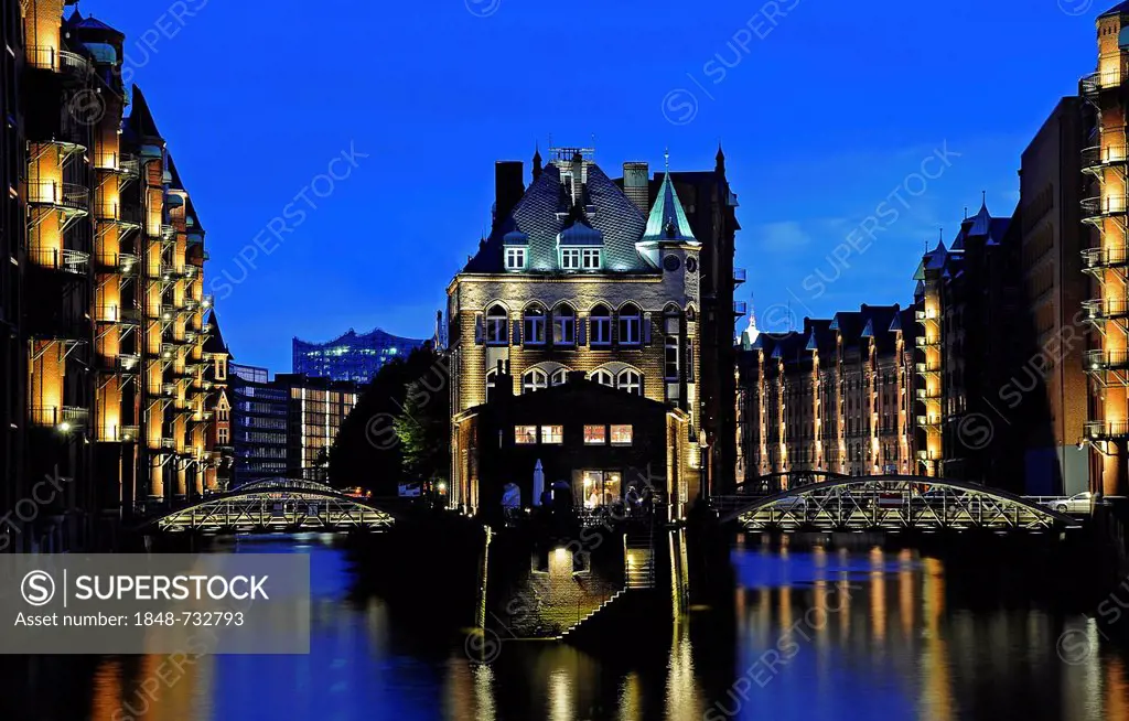 Wasserschloss at dusk, HafenCity, Warehouse District, Hamburg, Germany, Europe