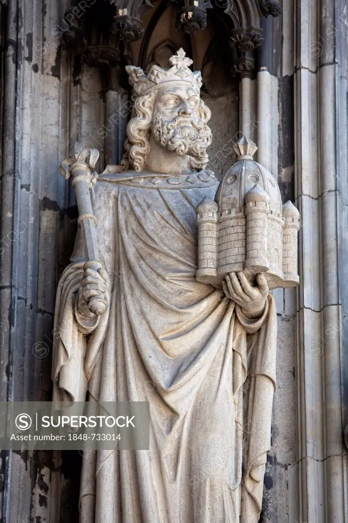Limestone figure of an Apostle on the main portal, west façade, Koelner Dom, Cologne Cathedral, Cologne, North Rhine-Westphalia, Germany, Europe