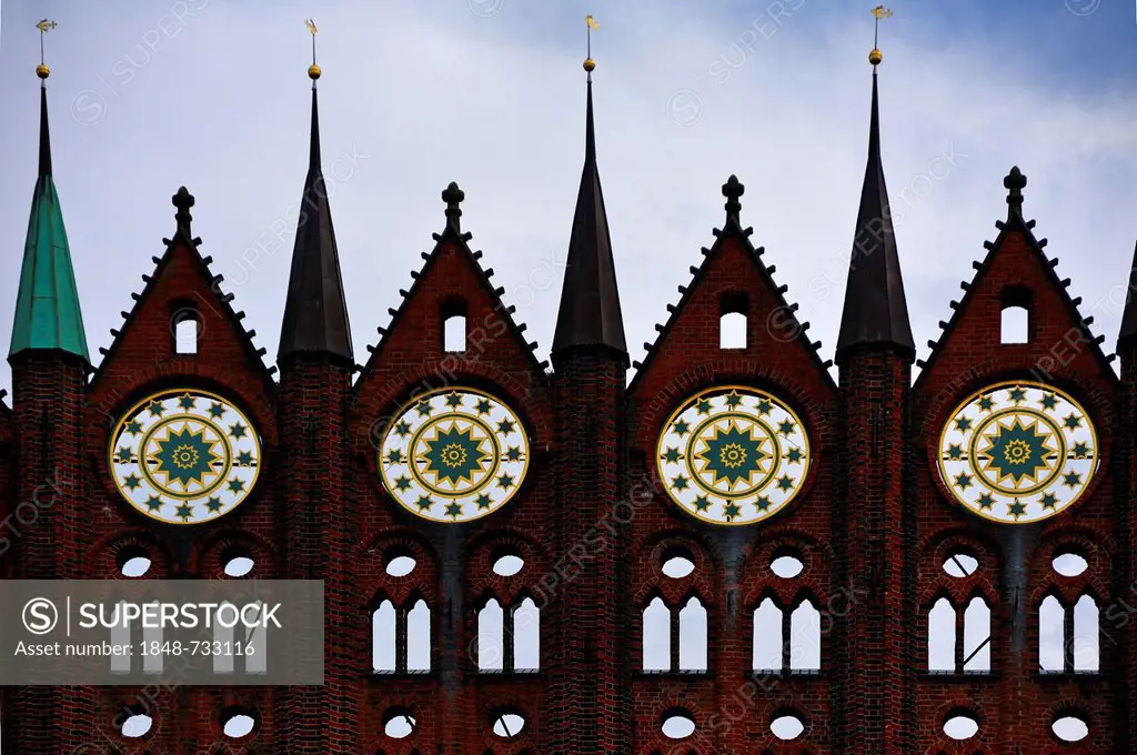 Detail of the display wall of the Gothic Brick building of the Town Hall as a sihouette at dusk, Old Market, Stralsund, Mecklenburg-Western Pomerania,...