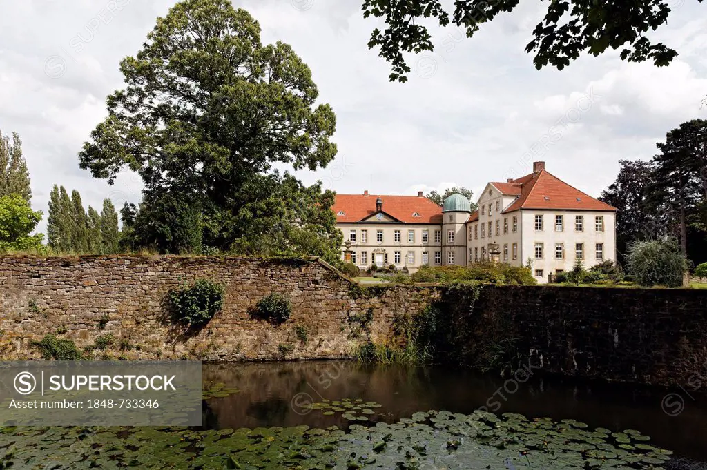 Schloss Huennefeld Castle near Bad Essen, Osnabruecker Land region, Lower Saxony, Germany, Europe