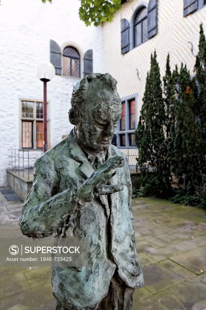 Statue of Willy Brandt at Ledenhof, Osnabrueck, Lower Saxony, Germany, Europe