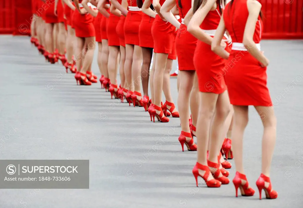 Grid Girls waiting to make an appearance at the Formula 1 race at the Circuito de Catalunya bei Montmelo racetrack, Spain, Europe