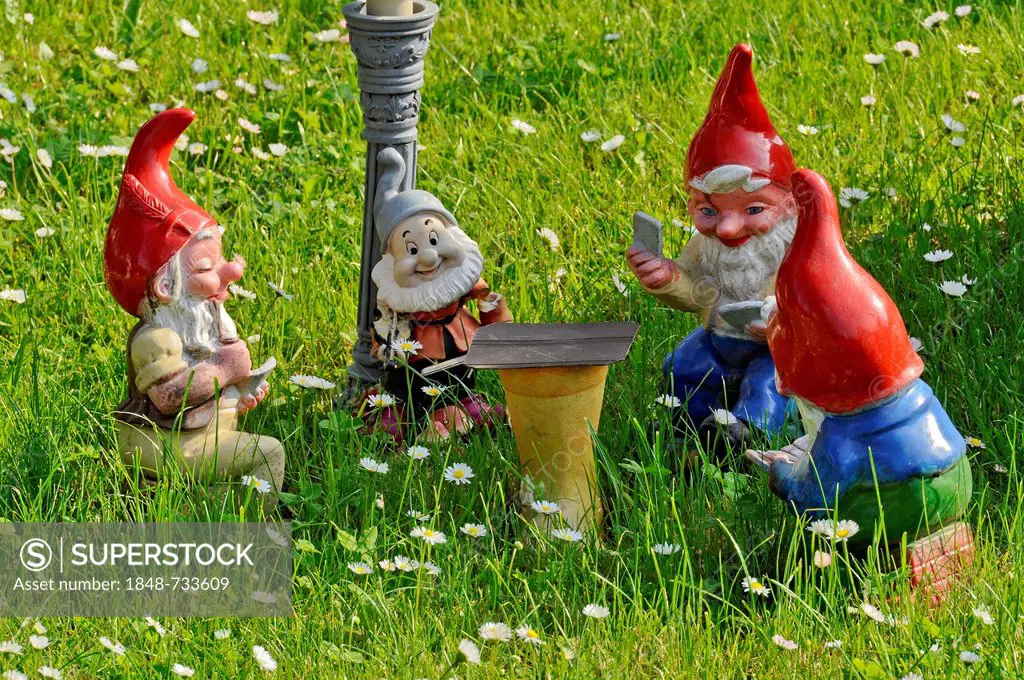 Garden gnomes playing cards in the garden, Bueches near Buedingen, Hesse, Germany, Europe, PublicGround