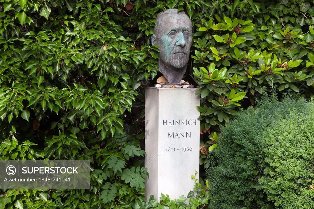 Grave of Heinrich Mann in the Dorotheenstaedtischer Friedhof cemetery, Berlin, Germany, Europe