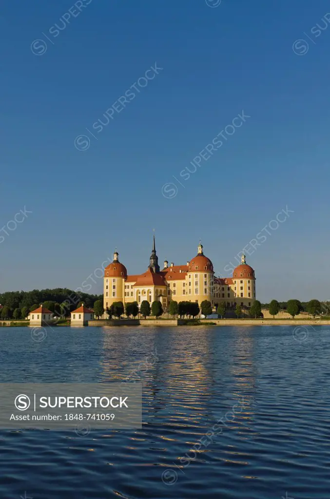 Schloss Moritzburg, a former castle to celebrate hunting, is situated 10 km out of the City Dresden in the middle of beautiful forrests and lakes. Mor...