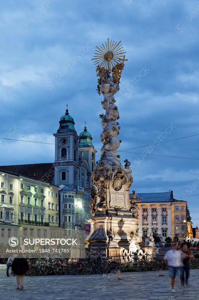 Pestsaeule plague column and the Old Cathedral, Hauptplatz square, Linz, Upper Austria, Austria, Europe, PublicGround