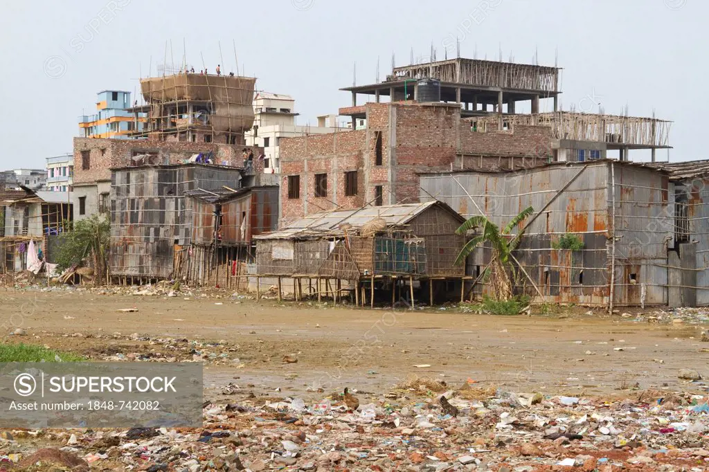 Brick shell constructions and huts on the outskirts of Dhaka, Shyamoli, Dhaka, Bangladesh, South Asia, Asia