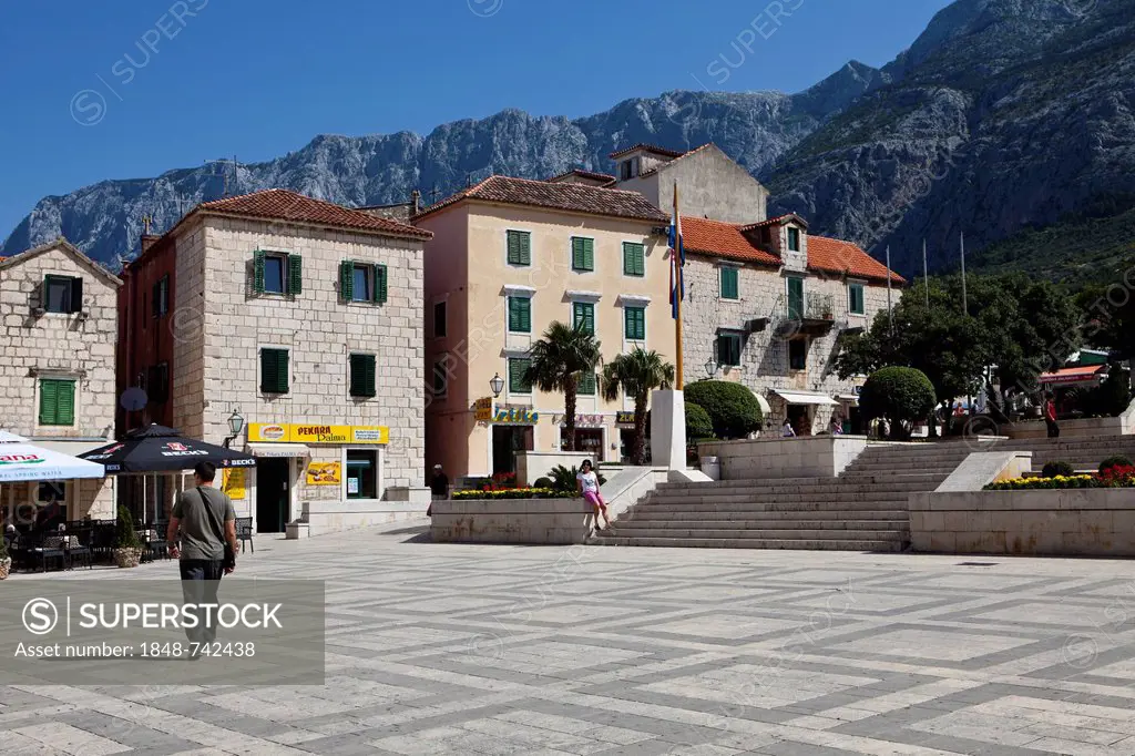 Main square and historic town centre of Makarska, Makarska Riviera, Adriatic Coast, Dalmatia, Croatia, Europe