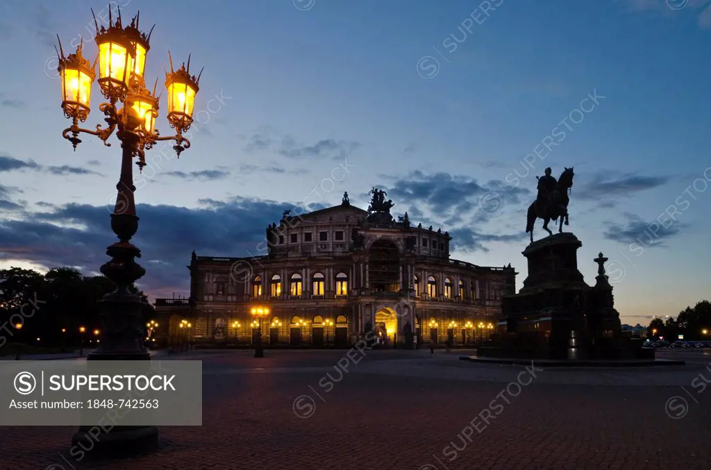 The Dresden Opera, the Semperoper, at night. Dresden , Germany