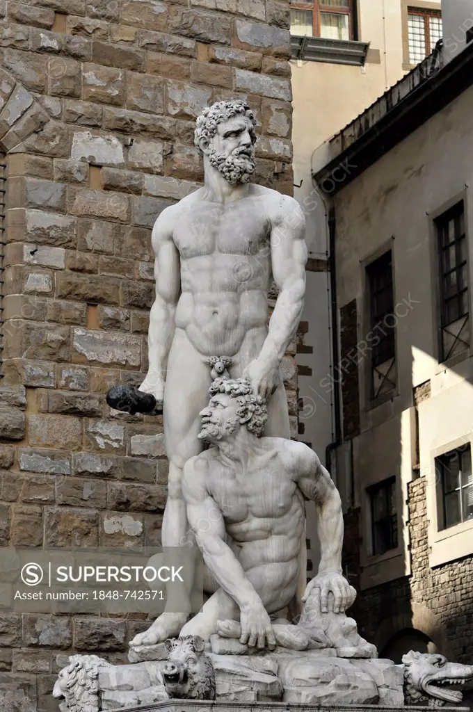Hercules and Cacus, statue by Baccio Bandinelli, Piazza della Signoría, Florence, Tuscany, Italy, Europe