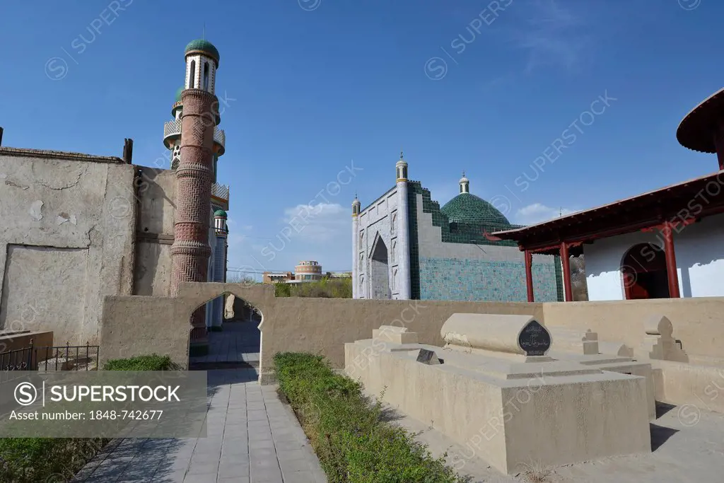 The mosque and the mausoleum at the royal Hami mausoleum, an Uyghur king's grave, historical Silk Road, Kumul, Uyghurs, Xinjiang region, China, Asia