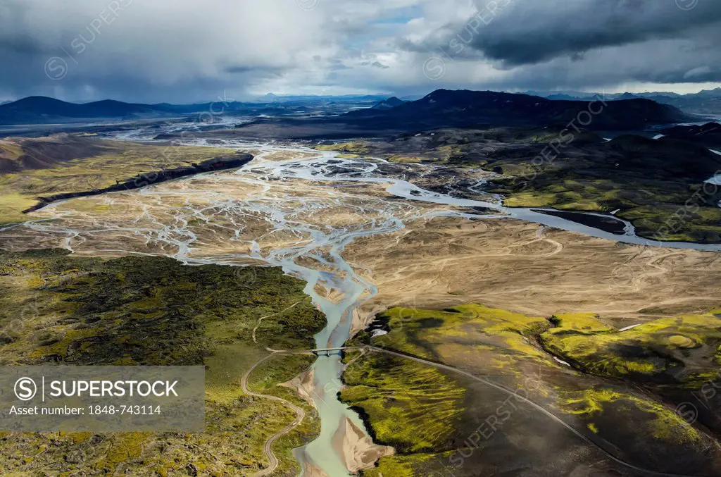 Aerial view, Tungnaá braided river, rhyolite mountains, Landmannalaugar, Fjallabak conservation area, Icelandic Highlands, Iceland, Europe
