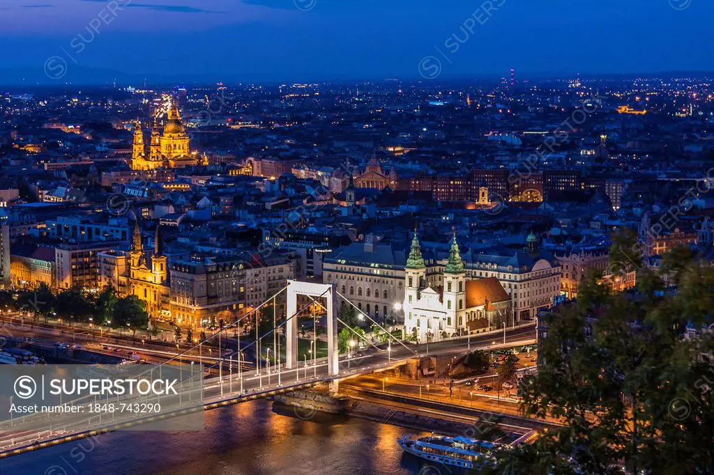 View from the Citadel to Budapest, Pest, Elisabeth Bridge, dusk, Budapest, Hungary, Europe