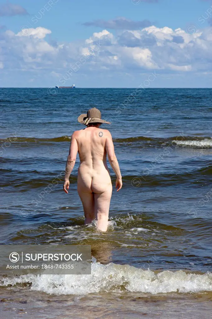 Woman at a nudist beach, Ahlbeck, Usedom Island, Mecklenburg-Western Pomerania, Germany, Europe