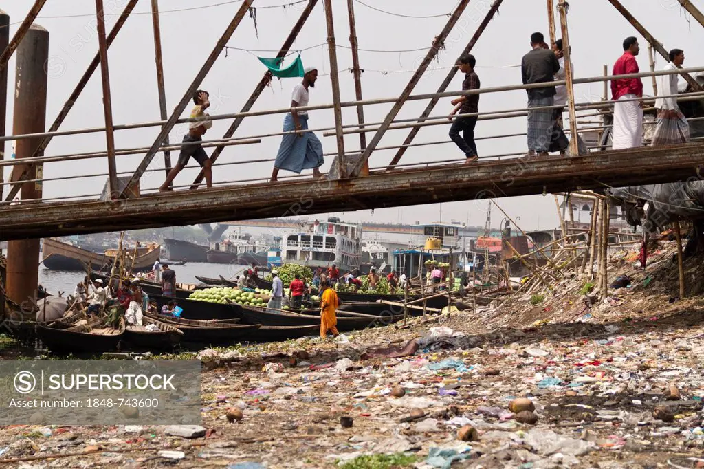 Bank of the Buriganga River, rubbish-filled shore, pedestrians crossing over a bridge to the ferry terminal, Dhaka, Bangladesh, South Asia, Asia