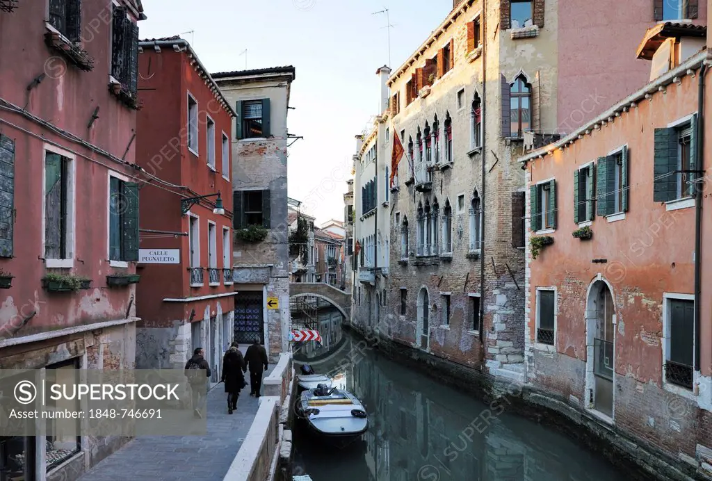 Houses along the canal, Rio di San Martino, Castello, Venice, Venezia, Veneto, Italy, Europe