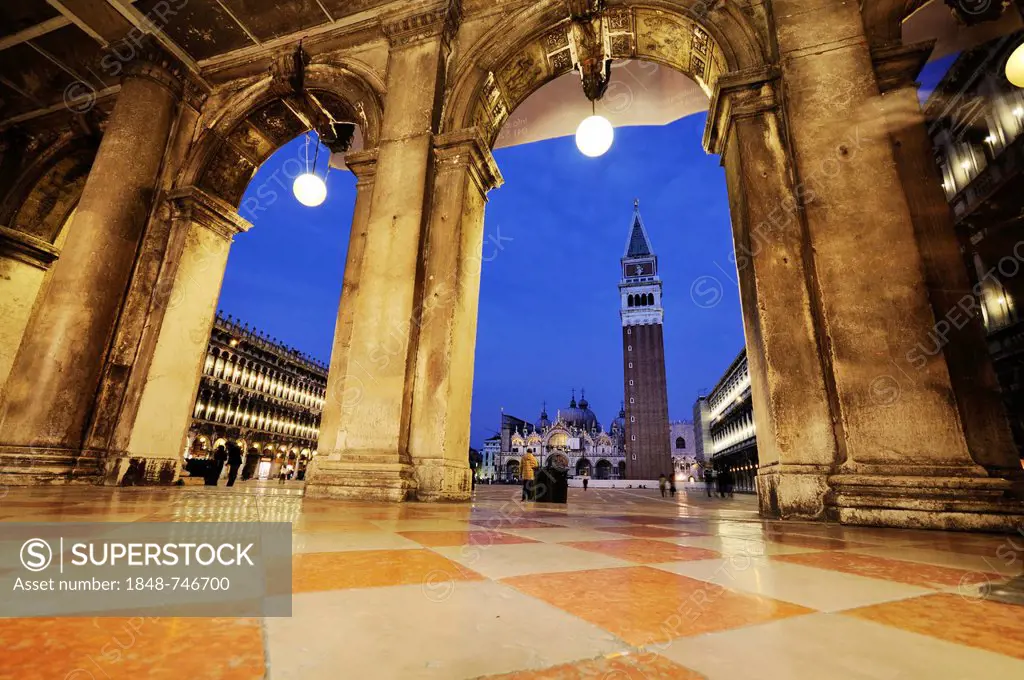 Procuratie buildings and St. Mark's Campanile, Campanile San Marco, in St Mark's Square at night, San Marco quarter, Venice, UNESCO World Heritage Sit...