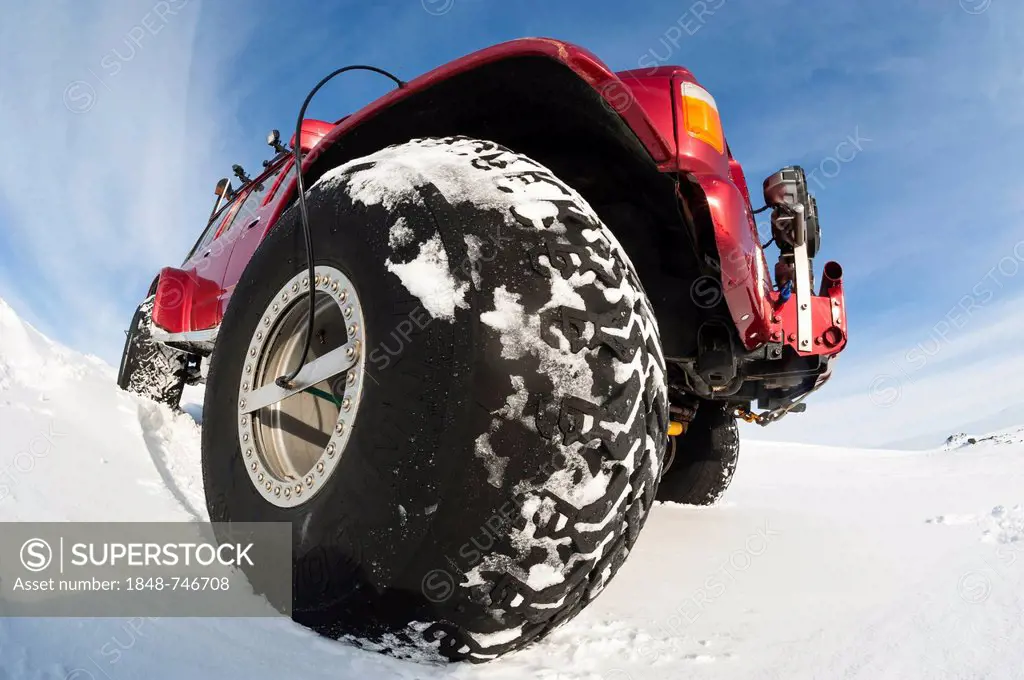 Balloon tyres on a Super Jeep in a winter landscape, Vatnajoekull Glacier, Icelandic Highlands, Iceland, Europe