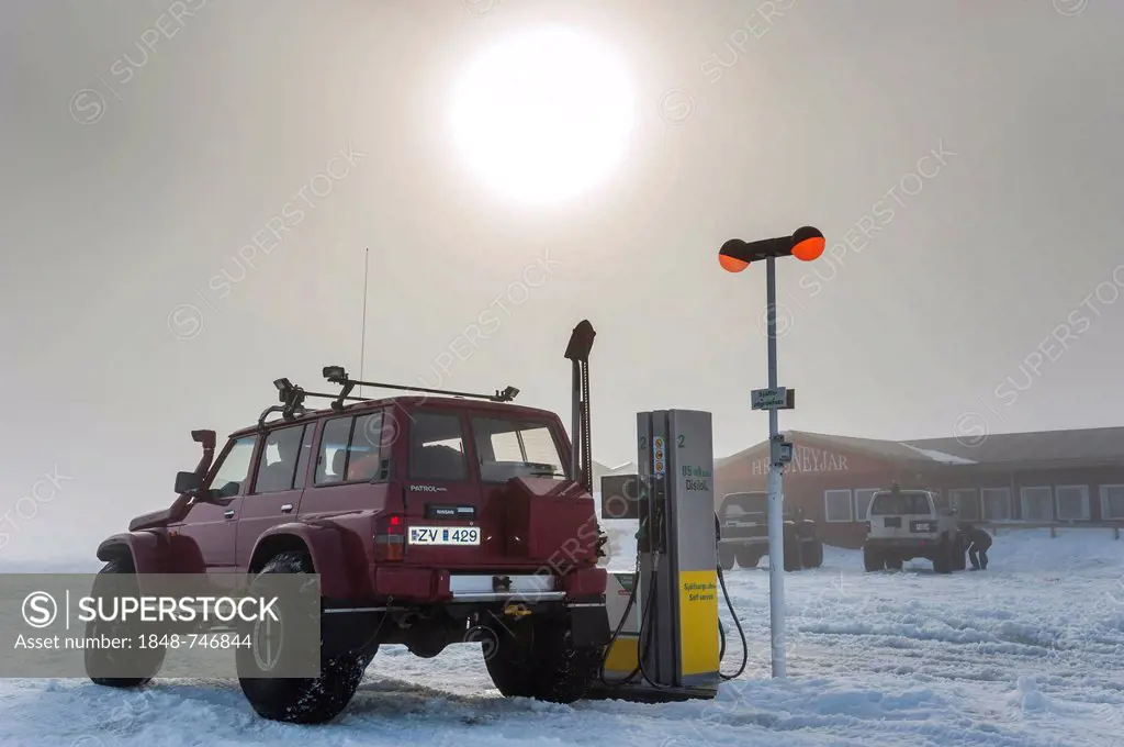 Super Jeep at the last petrol station before the Icelandic Highlands, hotel, restaurant, Hrauneyjar, Iceland, Europe