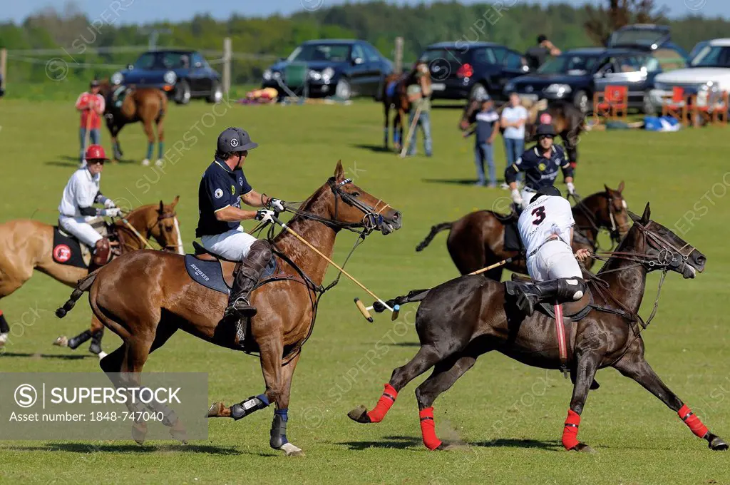 Pedro Llorente, a Team Lanson polo player, wearing a white jersey with the number 3, being chased by Christopher Kirsch, Team Bucherer, Bucherer Polo ...