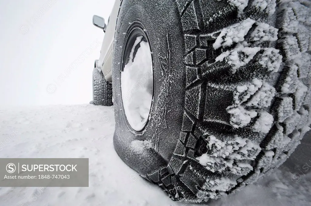 Super Jeep tyres with low air pressure for better grip on snow, Iceland, Europe
