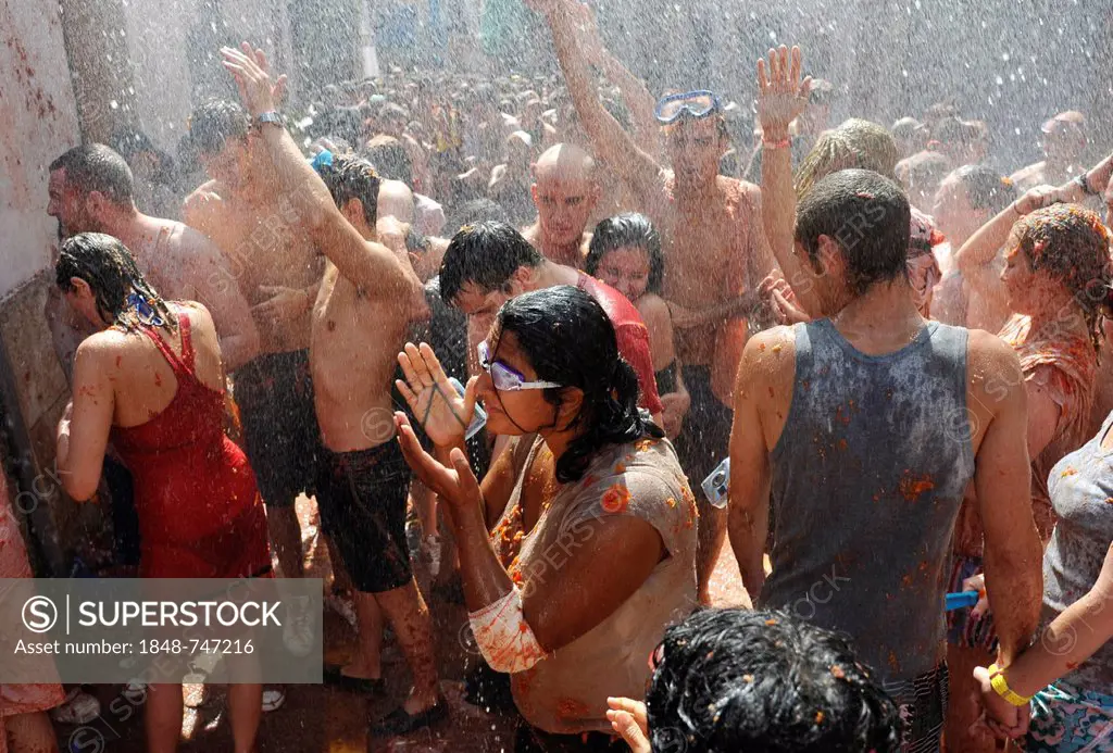 Crowd being spattered with water, Tomatina tomato festival, Bunol, Spain, Europe
