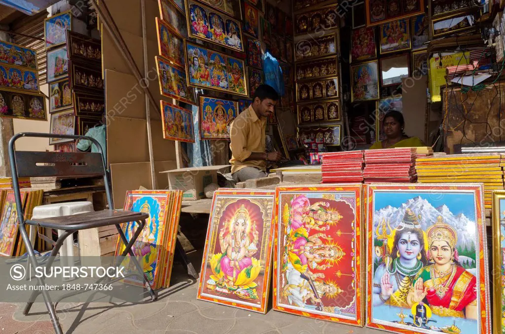 Shop producing and selling religious paintings in Mysore, India, Asia