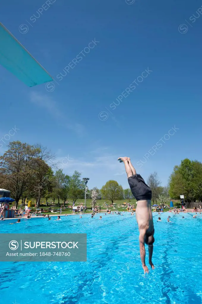 Man diving into a public swimming pool, Moehringer Freibad, Stuttgart, Baden-Wuerttemberg, Germany, Europe