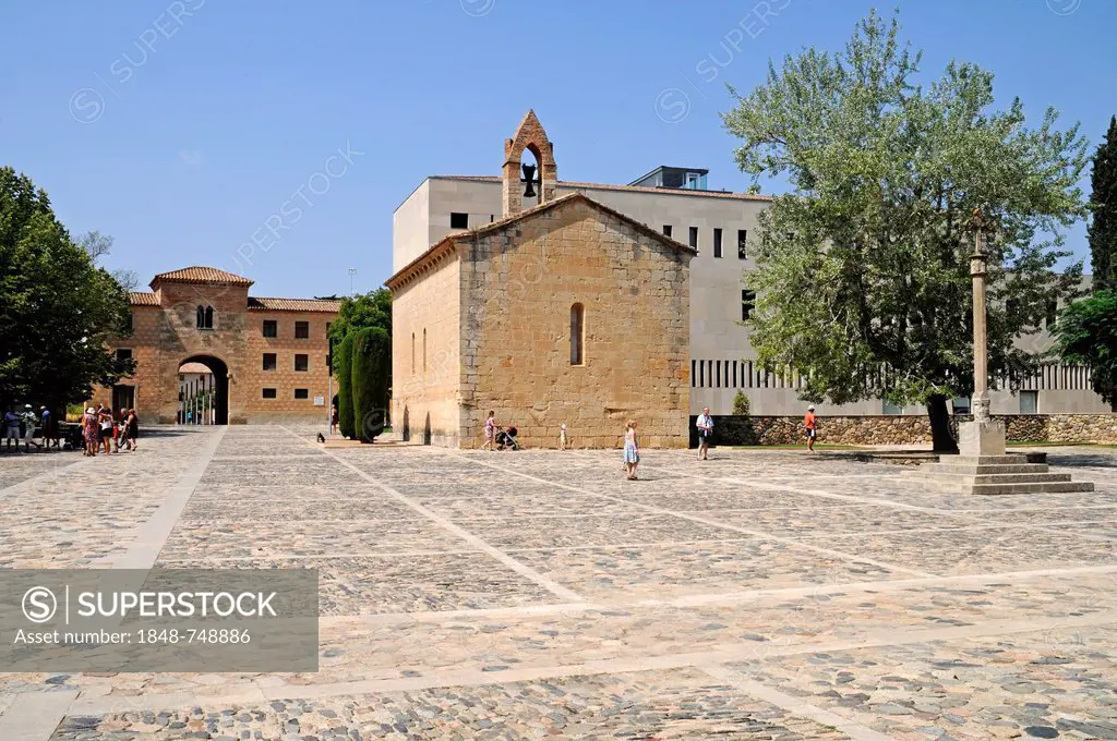 Monasterio Santa Maria de Poblet, Cistercian Abbey, UNESCO World Heritage Site, Poblet, Tarragona province, Catalonia, Spain, Europe