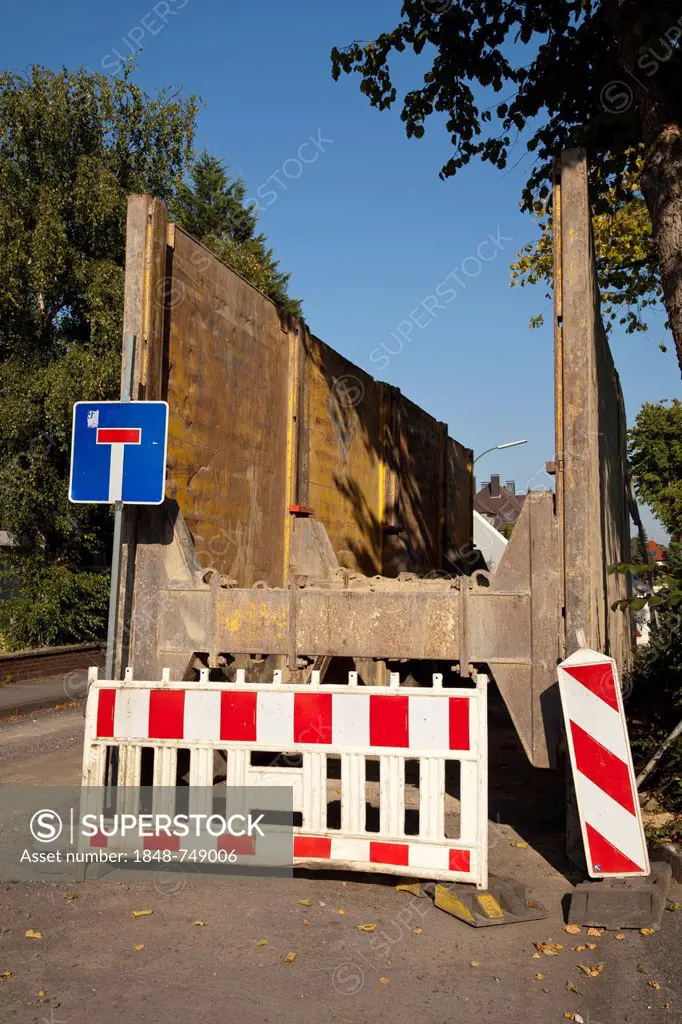 Barricade for road construction, renewal of the sewerage system, Koenigstrasse, Kamen, Ruhr Area, North Rhine-Westphalia, Germany, Europe, PublicGroun...