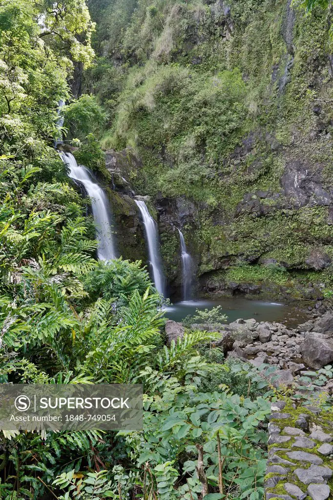 Upper Waikani Falls or Three Bear Falls, waterfalls on the Road to Hana, a famous tourist road, east coast of the island of Maui, Hawai'i, Hawaii, USA