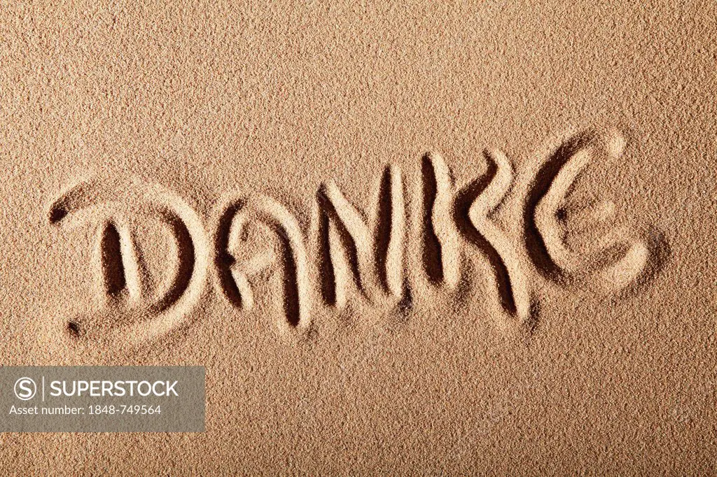 Writing in the sand DANKE or THANKS