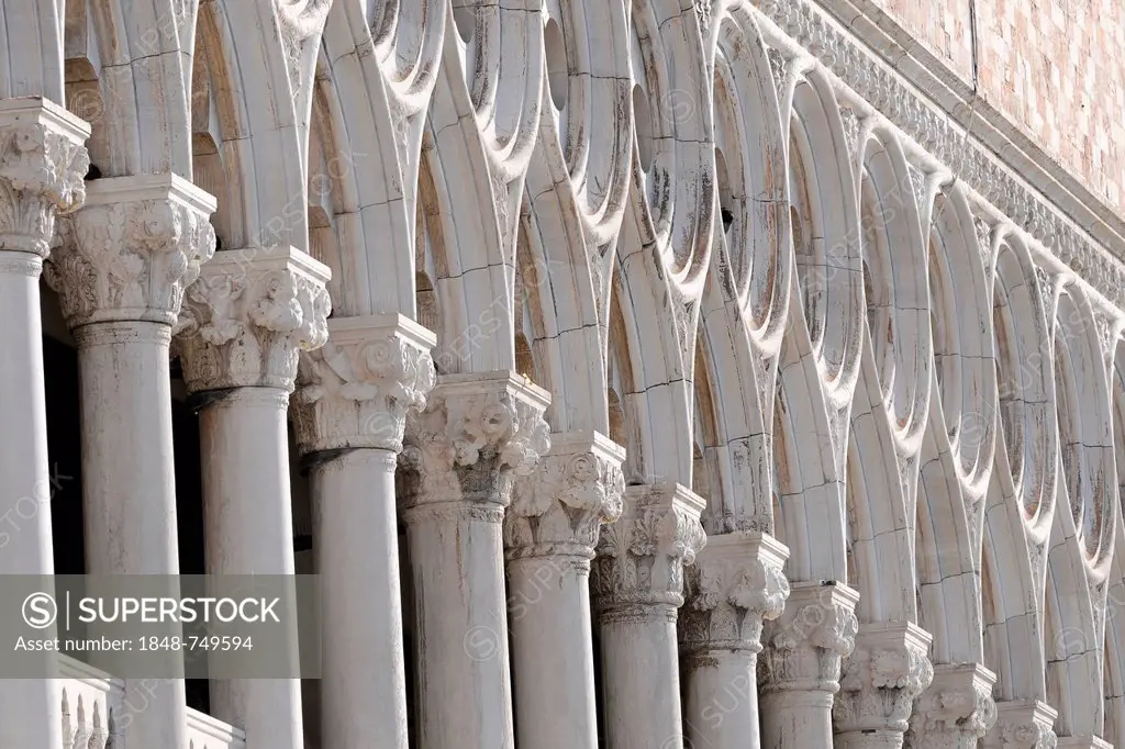 Gothic facade of the Palazzo Ducale, Doge's Palace, detail, Piazza San Marco, St. Mark's Square, Venice, Italy, Europe