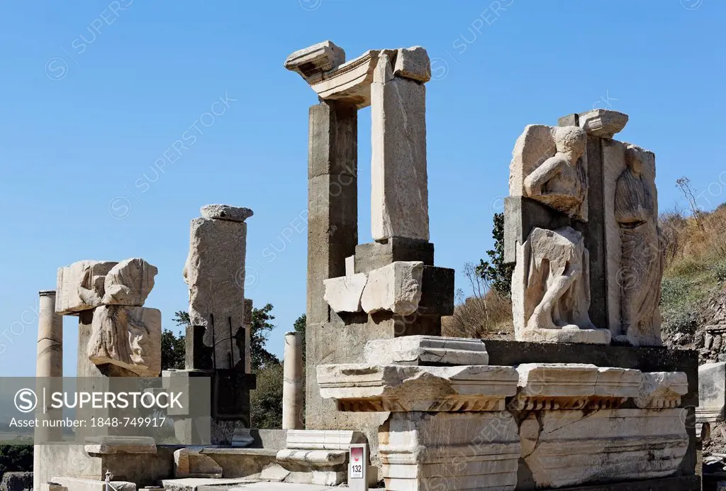 Memmius monument, UNESCO World Heritage Site, Ephesus, Ephesos, Efes, Izmir, Turkish Aegean, western Turkey, Turkey, Asia