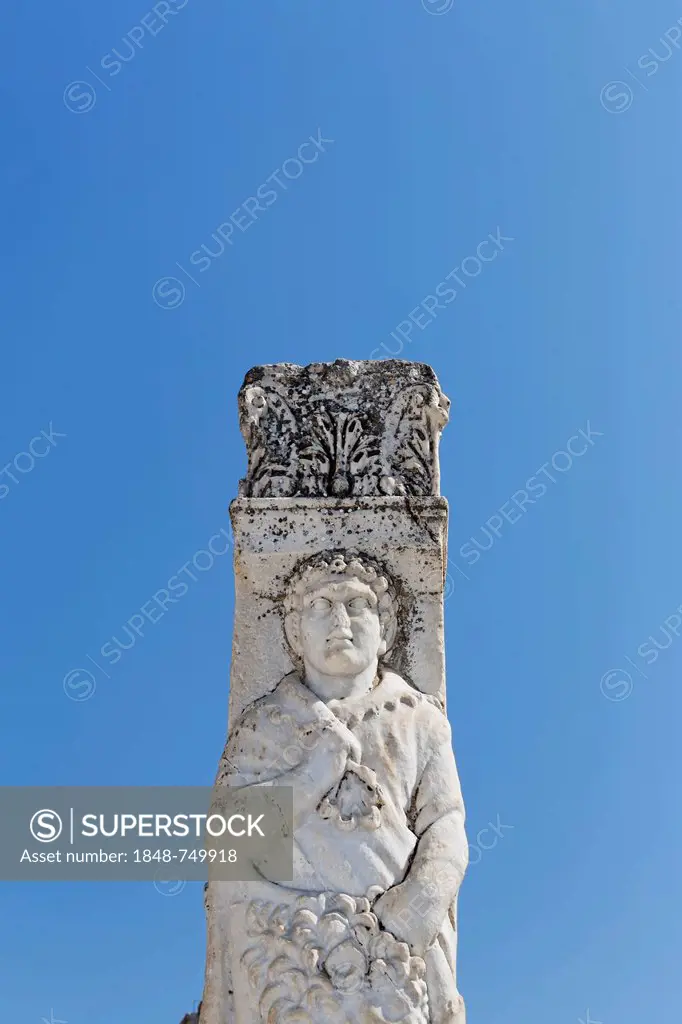 Statue in Curetes Street, UNESCO World Heritage Site, Ephesus, Ephesos, Efes, Izmir, Turkish Aegean, western Turkey, Turkey, Asia