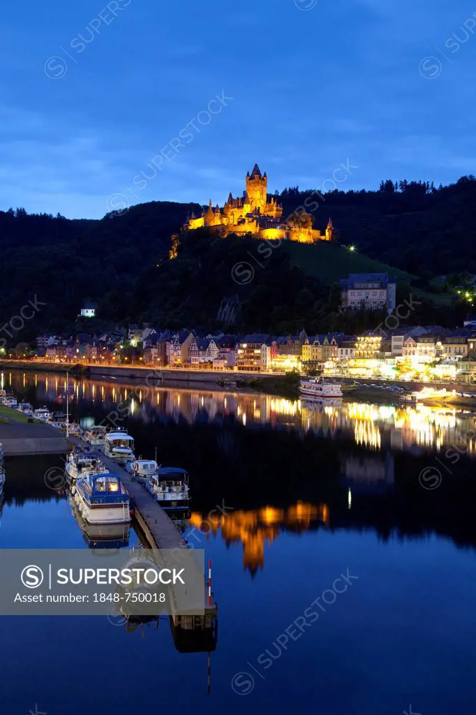View of Cochem and the Reichsburg castle at night, Cochem, Moselle river, Rhineland-Palatinate, Germany, Europe, PublicGround