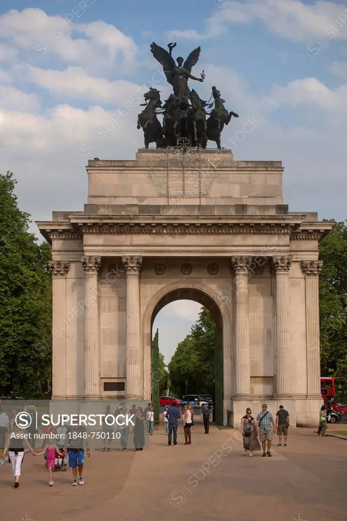 Wellington Arch, triumphal arch at Hyde Park, Quadriga, London, England, United Kingdom, Europe