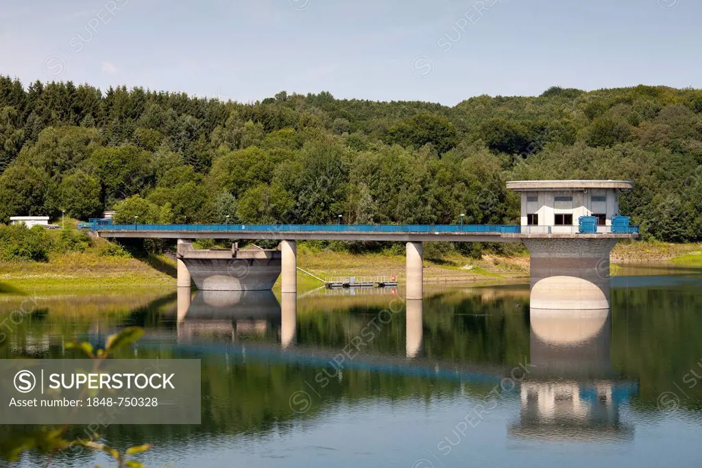 Tower for water withdrawal, Grosse Dhuenntalsperre dam, a drinking water reservoir, Odenthal, Bergisches Land region, North Rhine-Westphalia, Germany,...