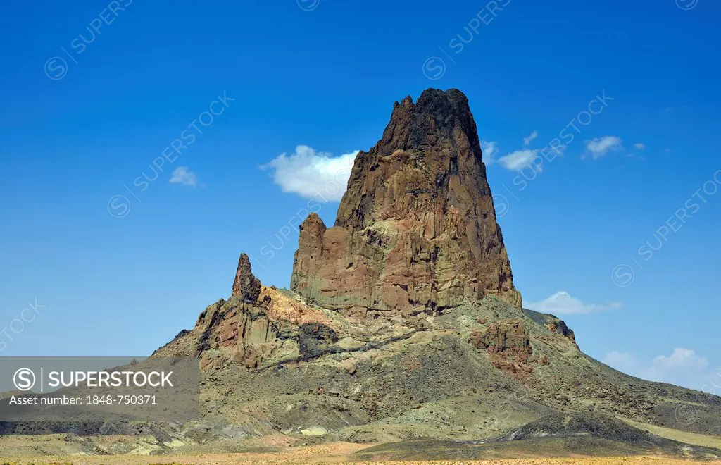 Shiprock Monolith, sacred mountain of the Navajo Indians, en route to Monument Valley, Navajo Tribal Park, Navajo Nation Reservation, Arizona, Southwe...
