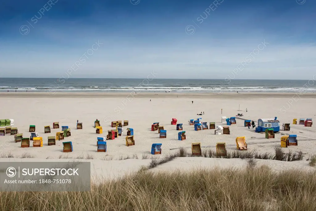 Roofed wicker beach chairs on the beach of Juist island, North Sea, Lower Saxony Wadden Sea, East Frisia, Lower Saxony, Germany, Europe